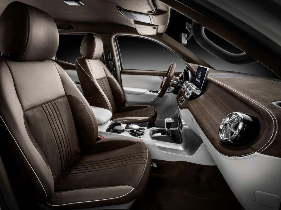 Интерьер Mercedes-Benz Concept X-Class Stylish Explorer (Br.470) 2016 года  (фото 9 из 18)
